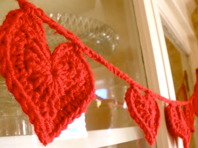 Free Crochet Pattern - Poinsettia Doily - Craftown.com