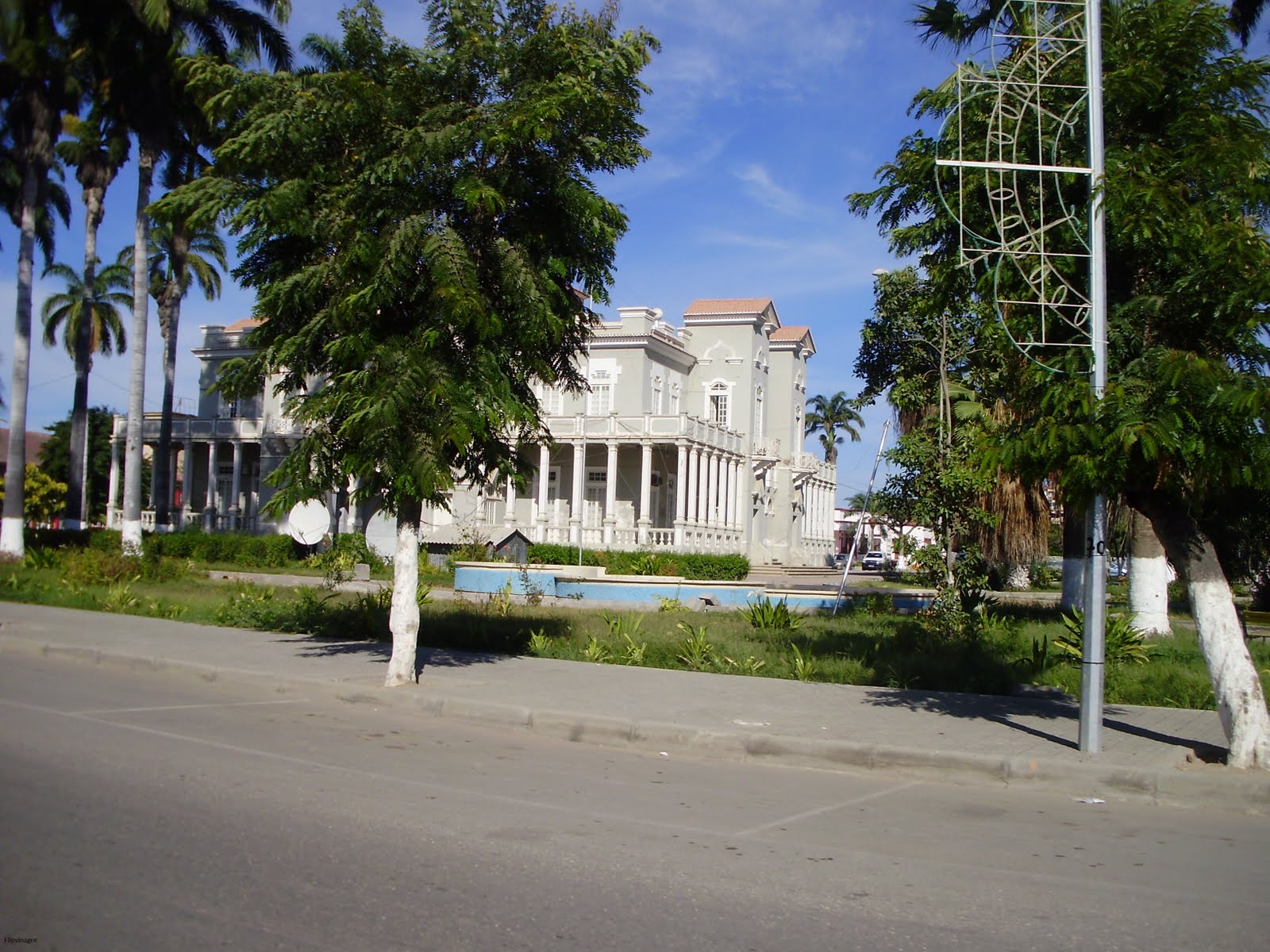 [edificio+benguela.JPG]