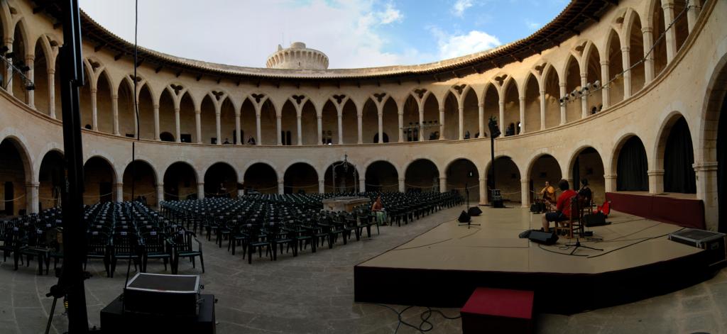 [Photovista_Panorama+4.jpg]