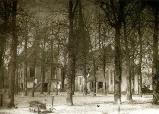 Regthuys en Grote Kerk rond 1881.