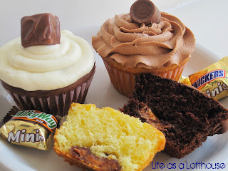 Candy Bar Cupcakes are chocolate and vanilla cupcakes filled with different candy bars and covered in a Quick and Delicious Buttercream Frosting. Life-in-the-Lofthouse.com