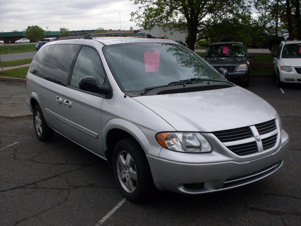 Ride Auto: 2005 Dodge Grand Caravan SXT