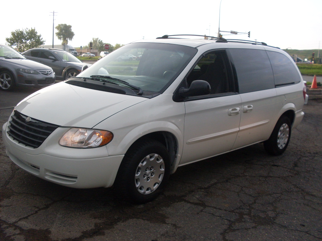 Ride Auto 2003 CHRYSLER TOWN AND COUNTRY LX , 7 PASSENGER