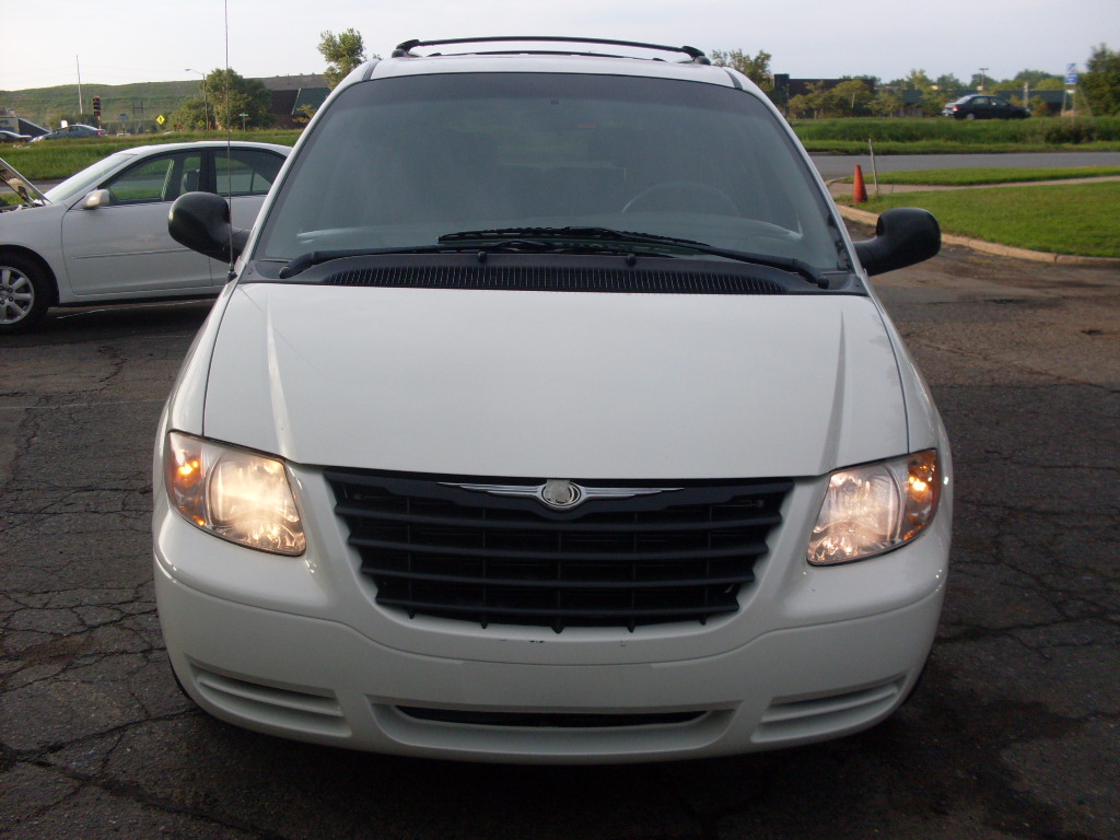 Ride Auto: 2003 CHRYSLER TOWN AND COUNTRY LX , 7 PASSENGER QUADS , 3.3