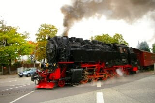 ヴェルニゲローデを走るハルツ狭軌鉄道の蒸気機関車
