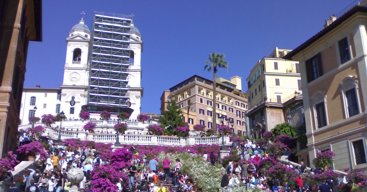 Rome La Trinité des Monts en Fleurs