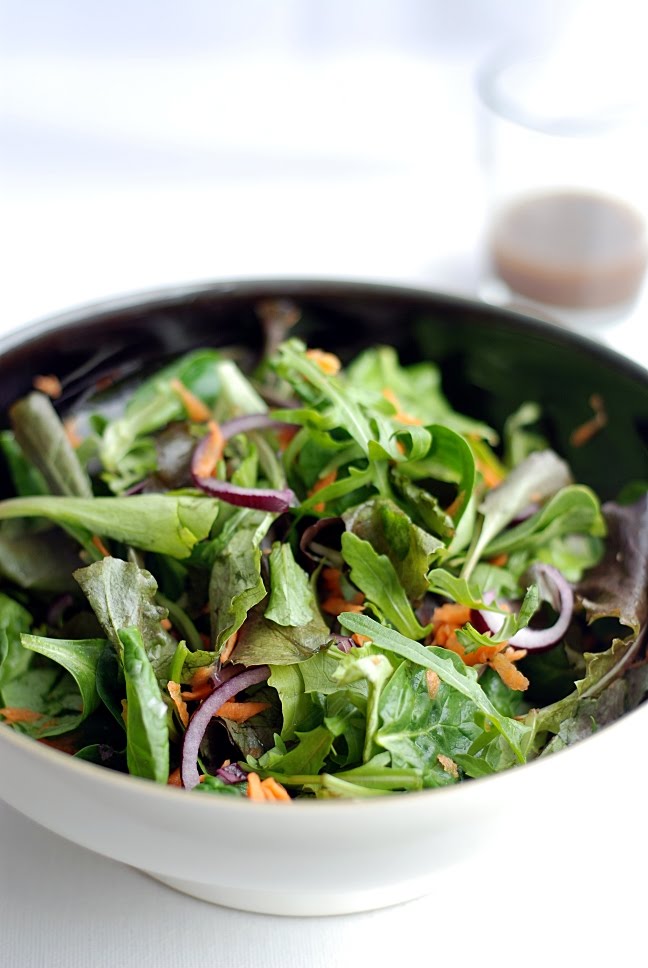 Trufla Lekka sałata. Miodowobalsamiczny dressing.