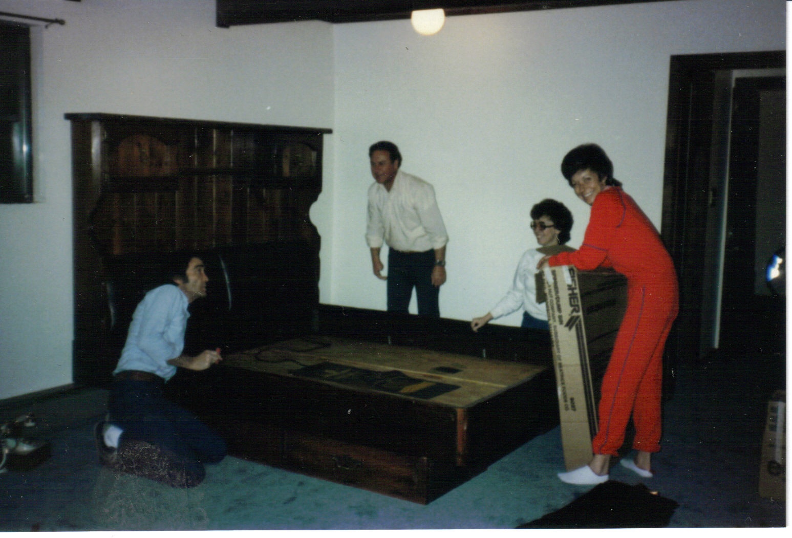 [1984-ilton-15+Mickey+&+furniture+have+arrived.jpg]