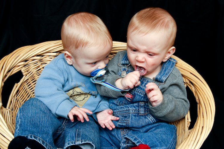 [08Oct27_twins6mo_77.jpg]