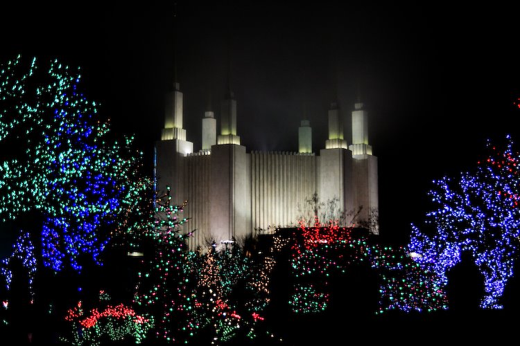 [08Dec19_temple-lights_27.jpg]