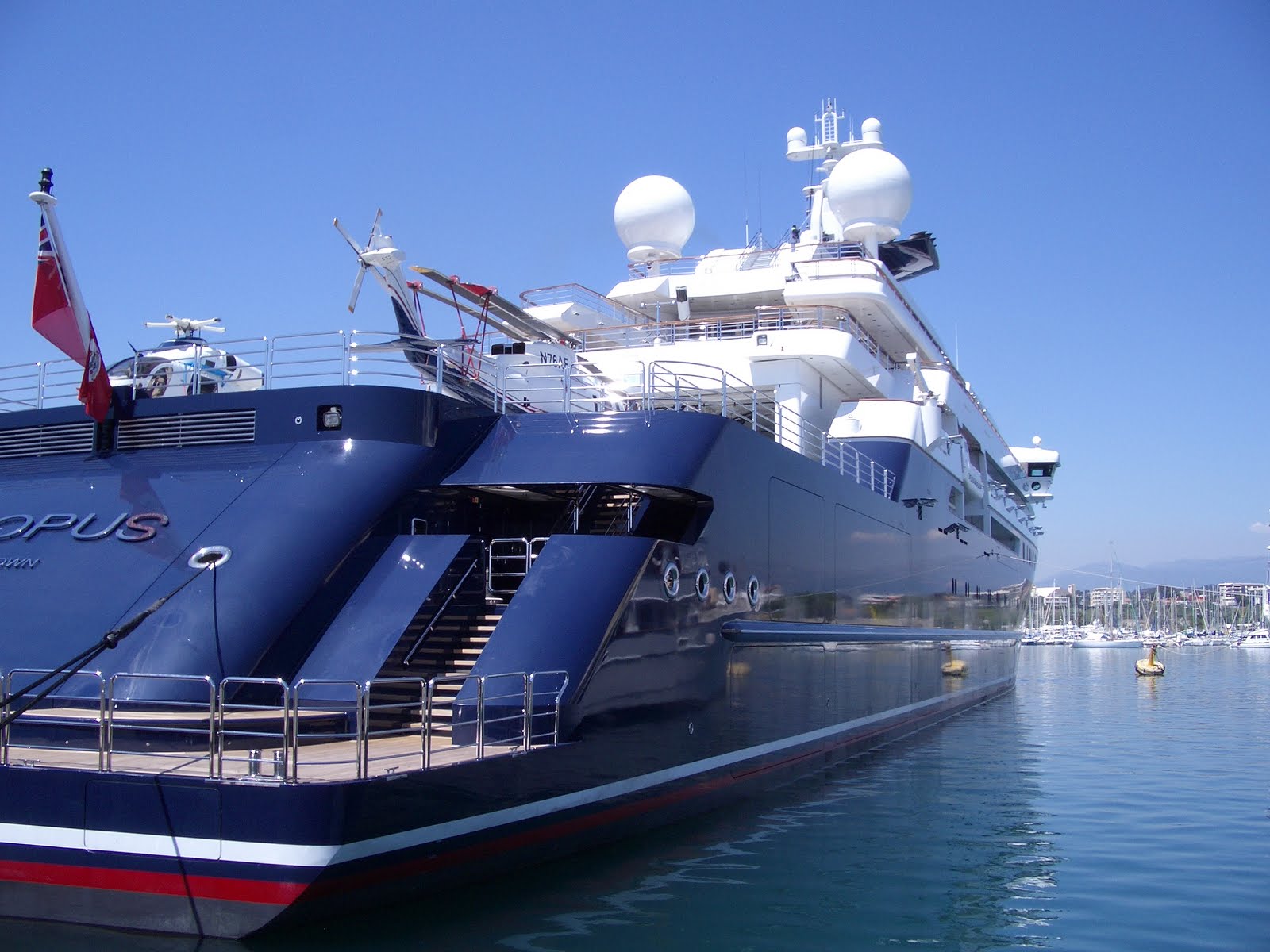 Superyachtfan Octopus Lurssen 126,2 meter 2003