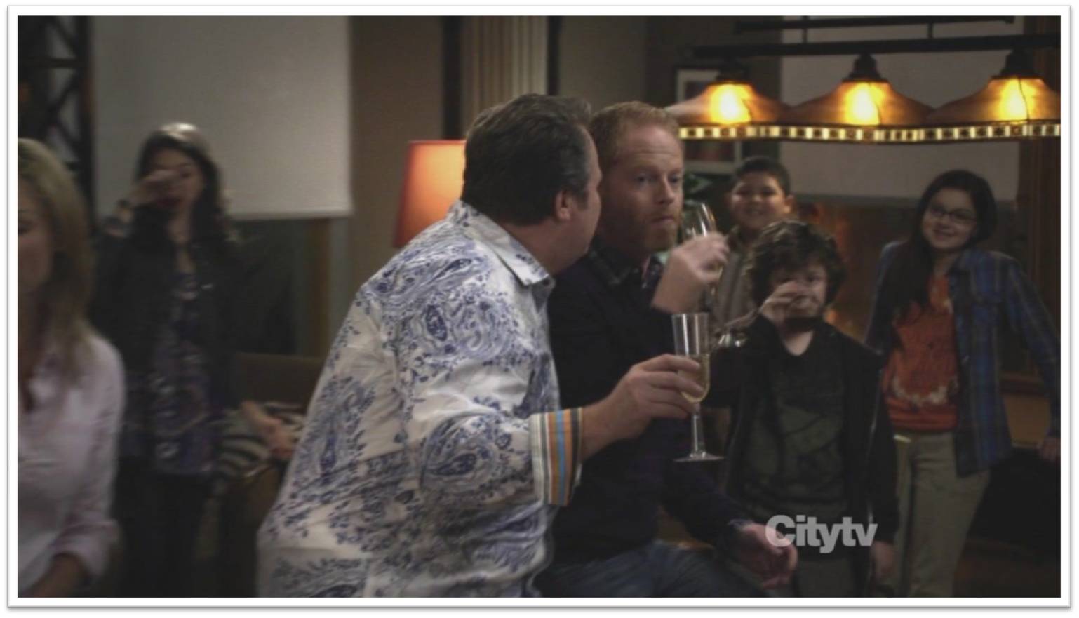 Seriados on Review: Modern Family 2x02 - The Kiss