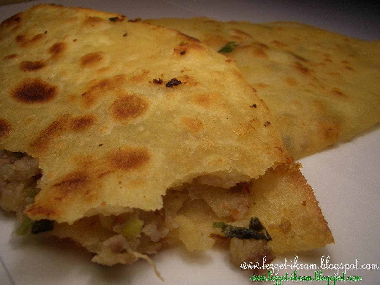 LEZZETİKRAM Pırasalı El Açması Tava Böreği