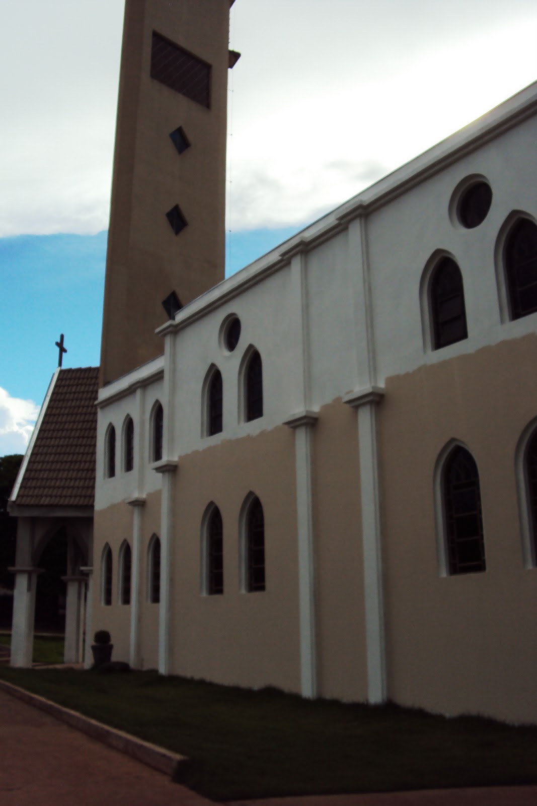 Paróquia Santo Cura d'Ars Paiçandu (PR) UMA PALAVRINHA SOBRE A PINTURA DA IGREJA