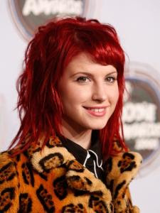 hayley_williams_wavy_hairstyle173.jpg