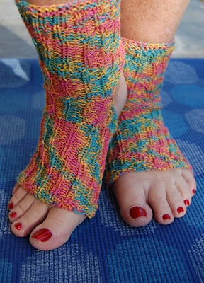 Ravelry: Beginner Toe Up Socks for Magic Loop pattern by