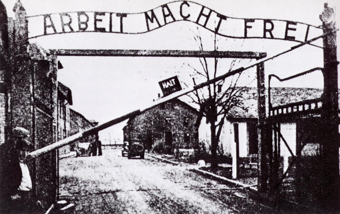 AuschwitzFrontGate-WorkMakesOneFree.jpg