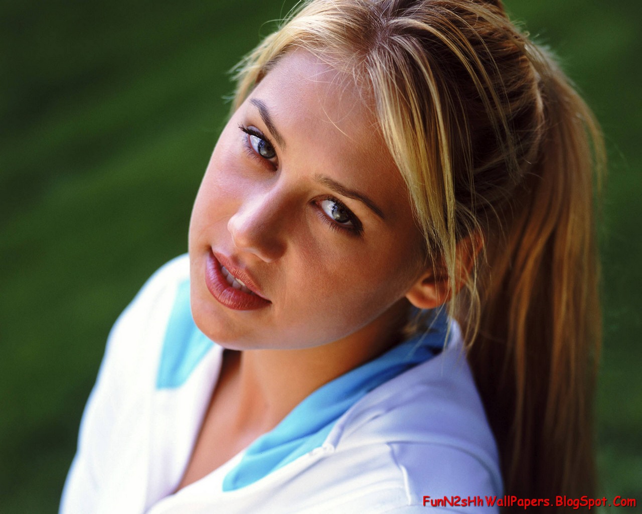 [FunN2sHhWallPapers.Blogspot.com_Anna.Kournikova_33.jpg]