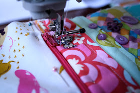 make it perfect: .Zippered Pouch Tutorial.