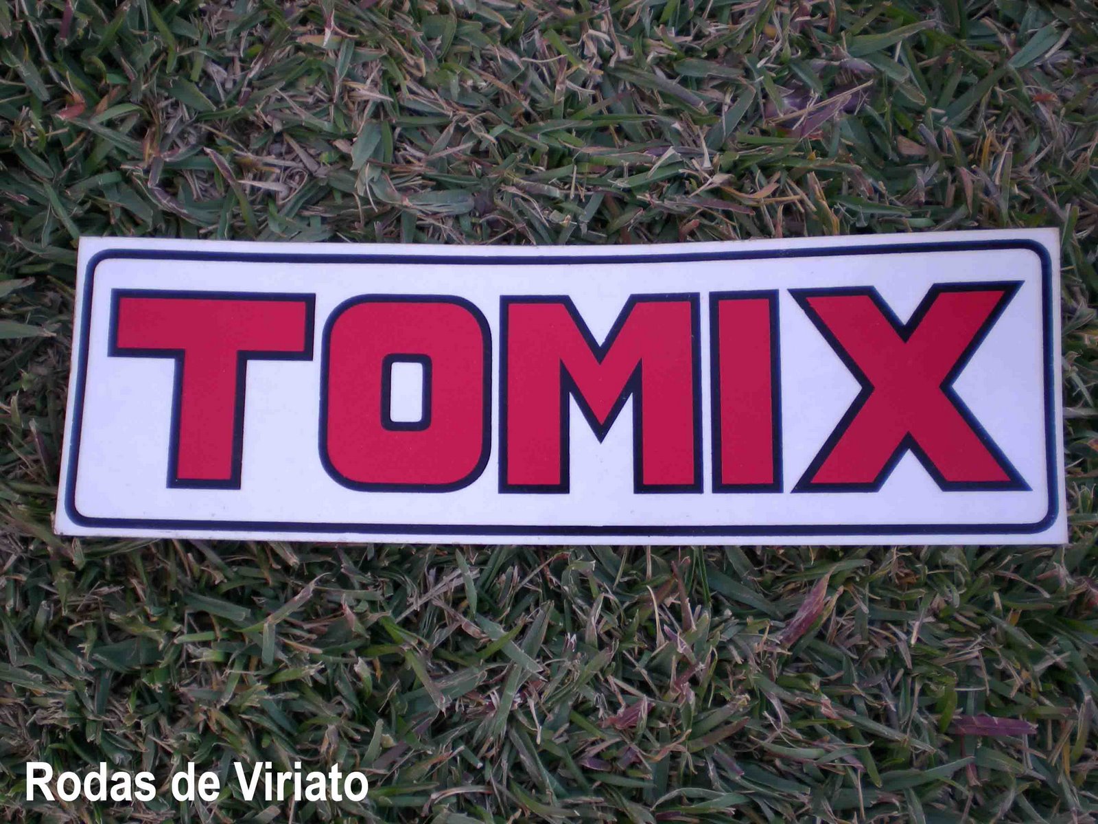 [tomix+autocolante.jpg]