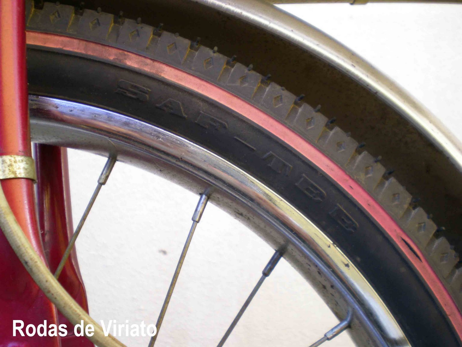 [stelber_stratostreak3_pneu.jpg]