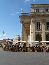 Terrasse de café devant le Grand Théâtre