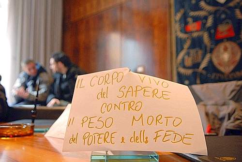 [Protesto+la+sapienza.jpg]