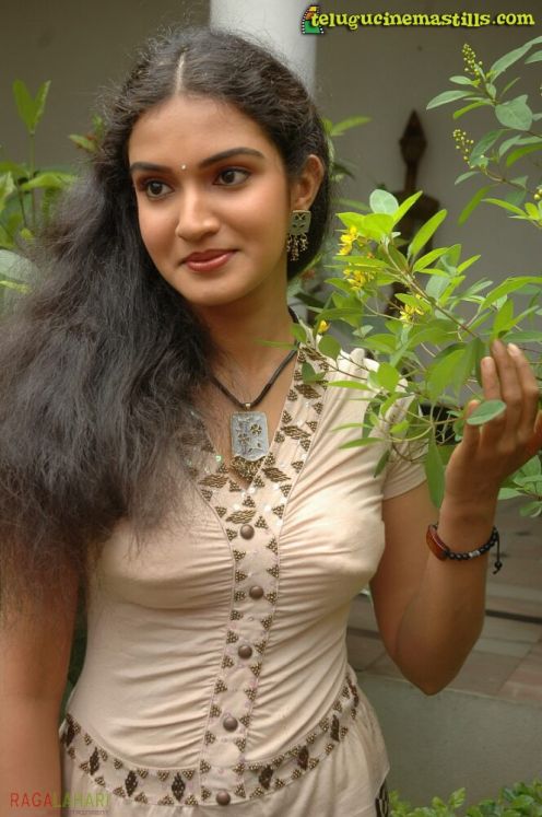south indian actor honey rose hot image gallery