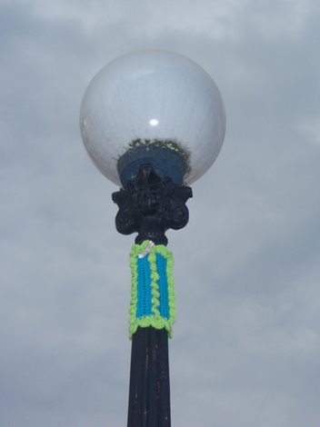 [crochetlamppost.jpg]