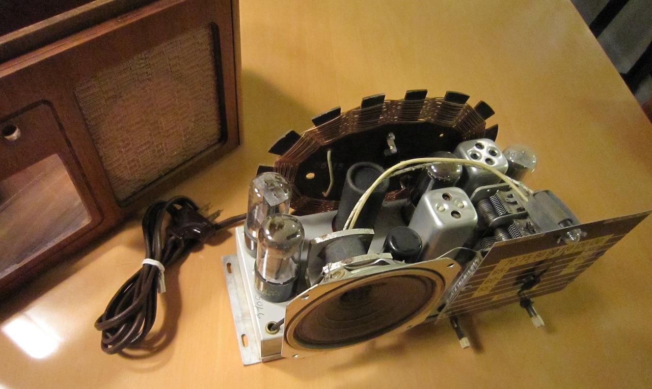 Ben's tech cents Modernizing a 1947 AM Radio