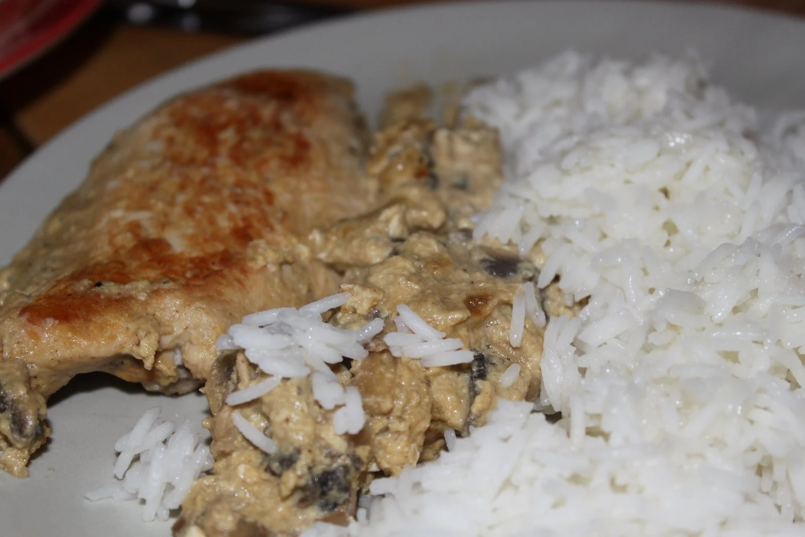 Les amants dînent.: Blanc de dinde à la crème