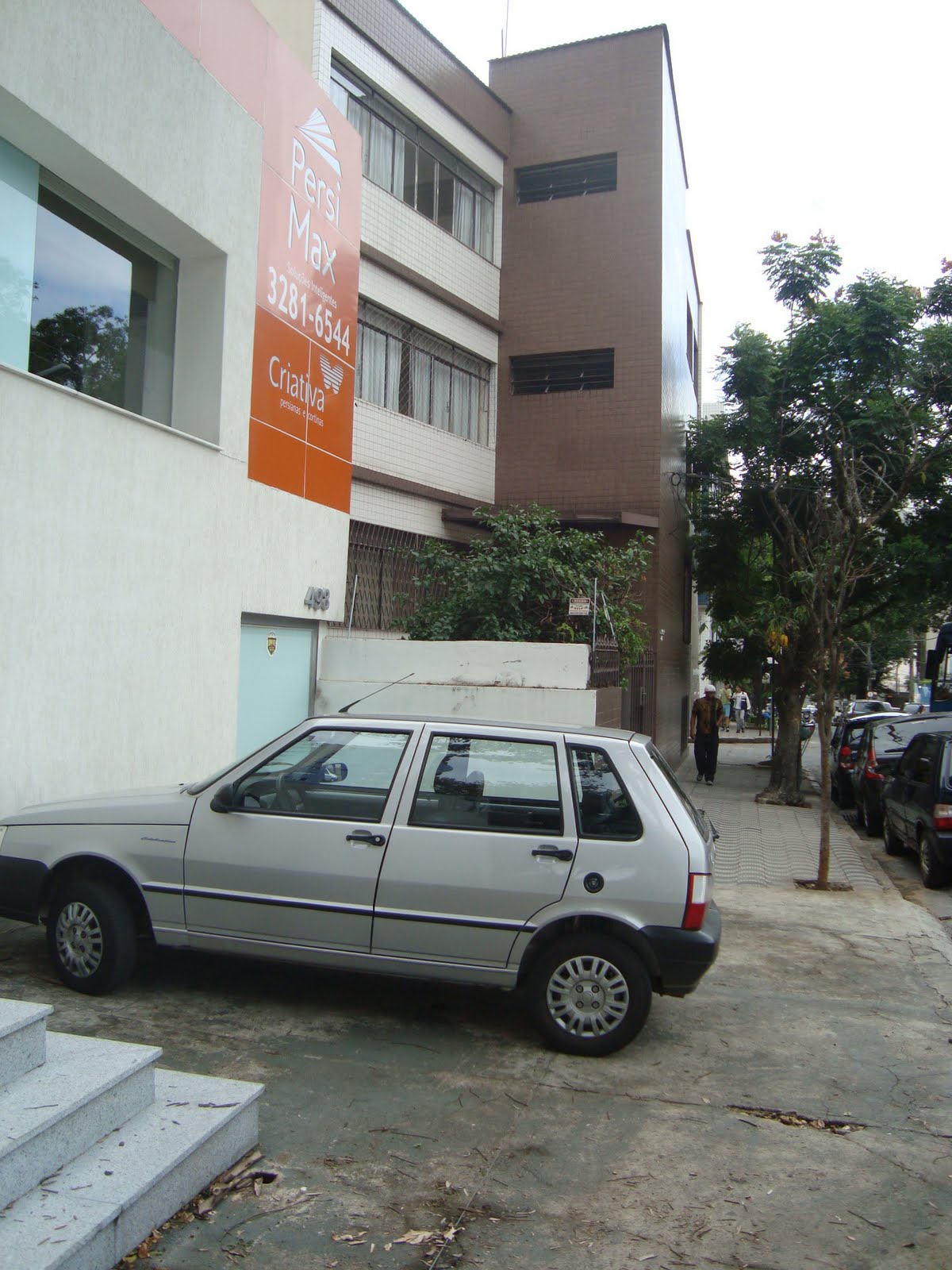 PASSEIO É PRA PEDESTRE! Carga, descarga e estacionamento