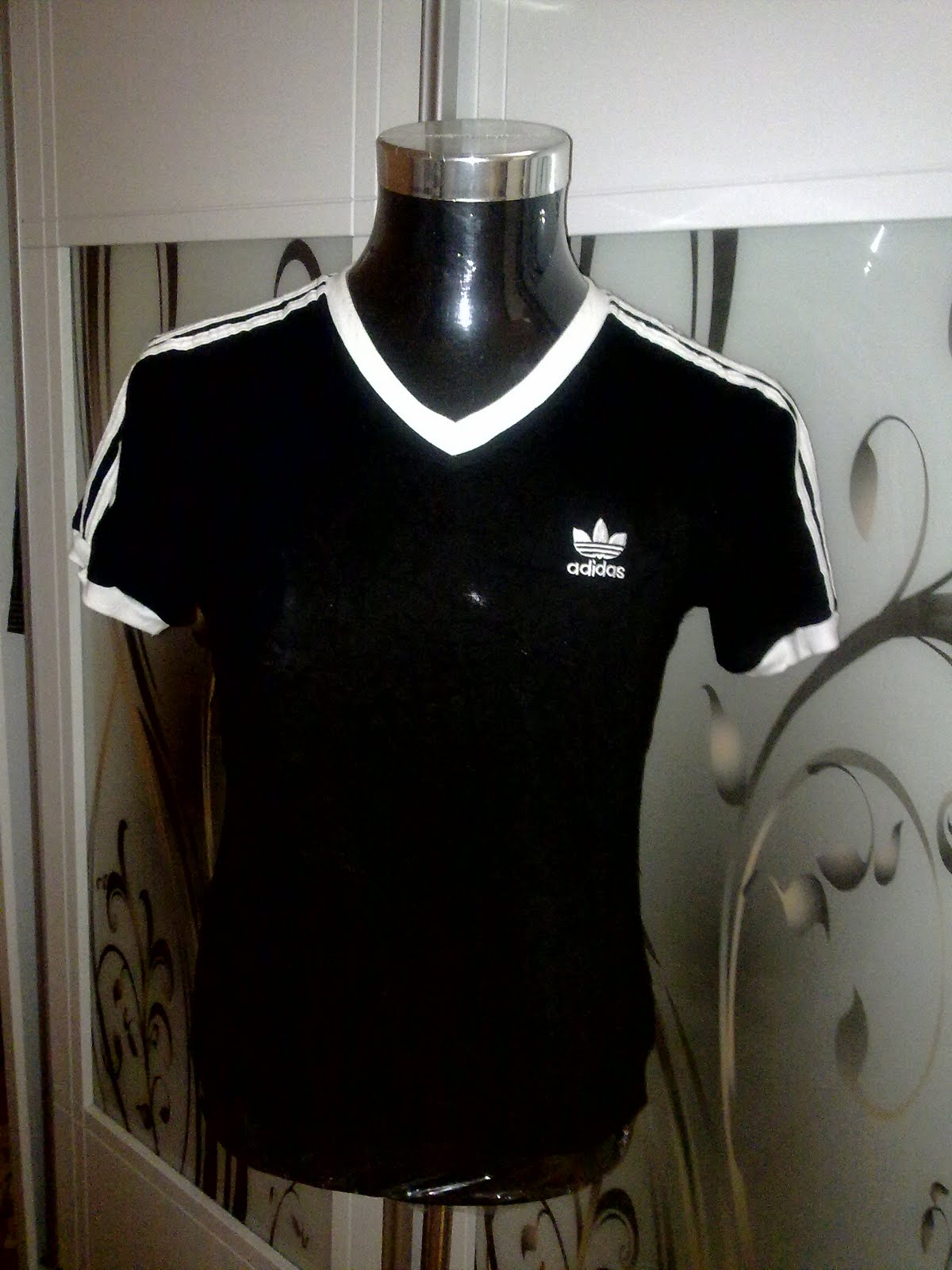 1001 BUNDLE: VINTAGE ADIDAS V NECK RINGER T SHIRT very rare n nice design (SOLD!!!!)