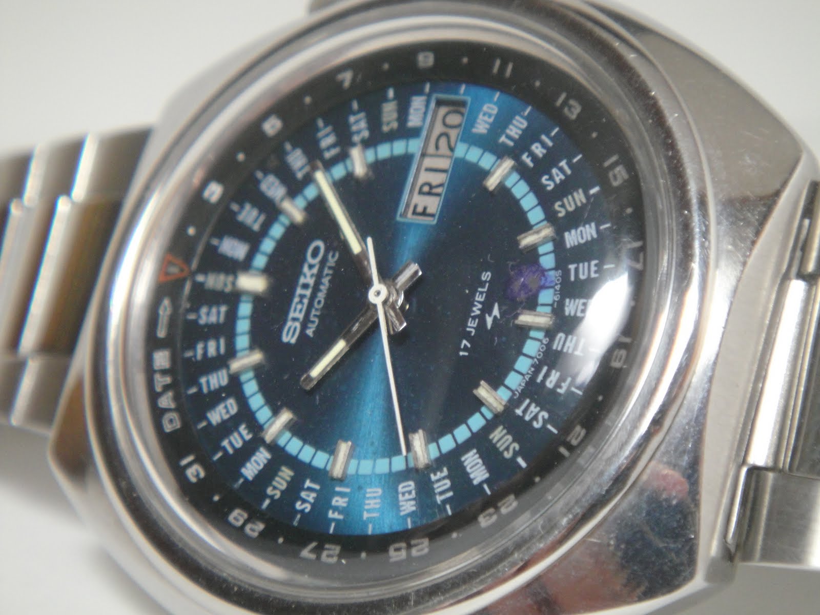 Antique Watch Bar: SEIKO AUTOMATIC CALENDAR 7006-6039 SA08 (SOLD)