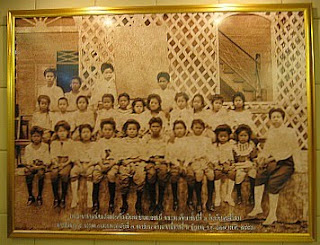 Satriwithaya School group photograph, 1908