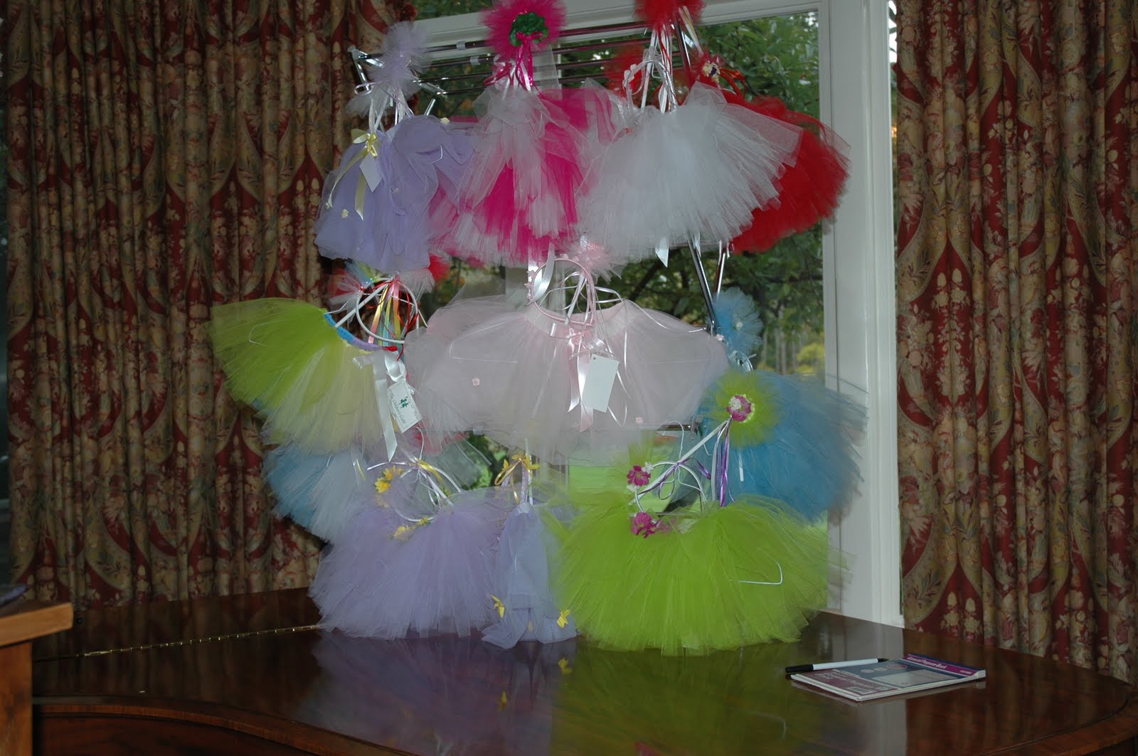 [children+tutus.JPG]