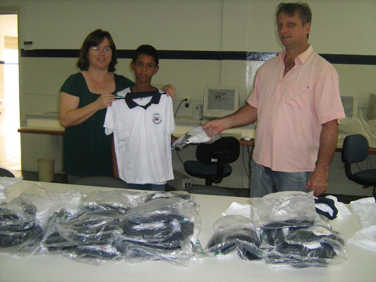 ENTREGA DOS UNIFORMES