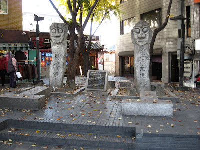 Chinese stone carvings at top of Insa-dong-gil