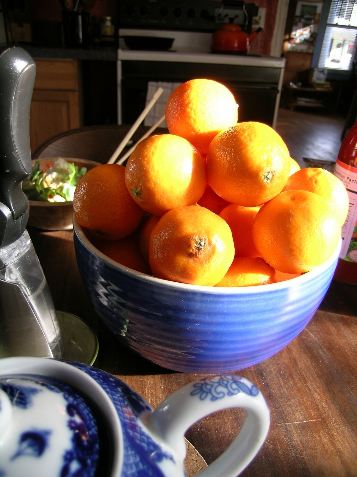 [oranges&teapot.JPG]