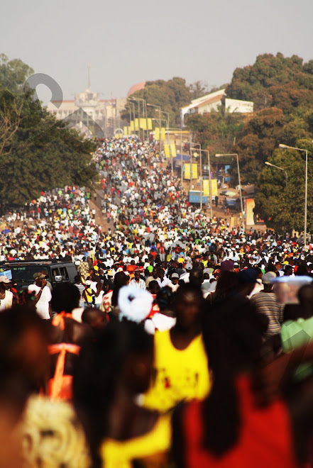 "8 kms de carnaval Bissau-Guinnéen!"