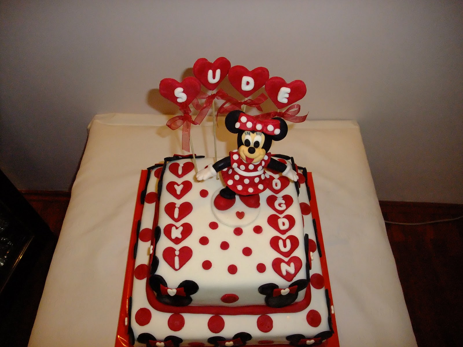 İpek Butik Pasta ,Çikolata ve Kurabiye minnie mouse pasta ve kurabiyeleri