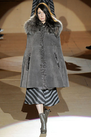 [Marc+Jacobs+Fall+2010+Ready-to-Wear-3.jpeg]