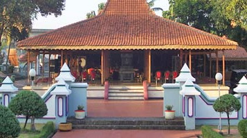 Rumah adat Jawa Timur  East Java