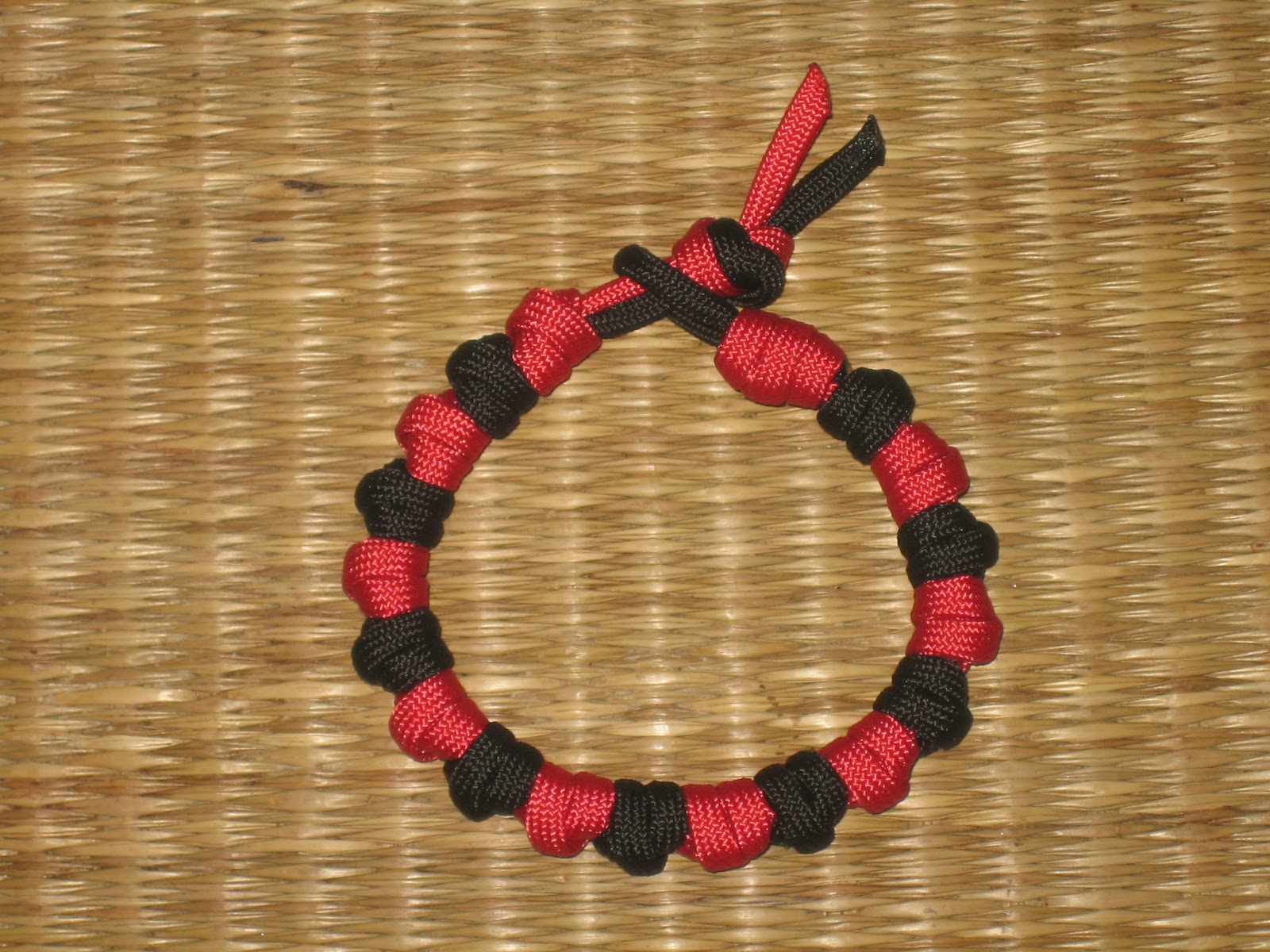 EVERYTHING PARACORD UK 550 paracord prayer bead bracelet...