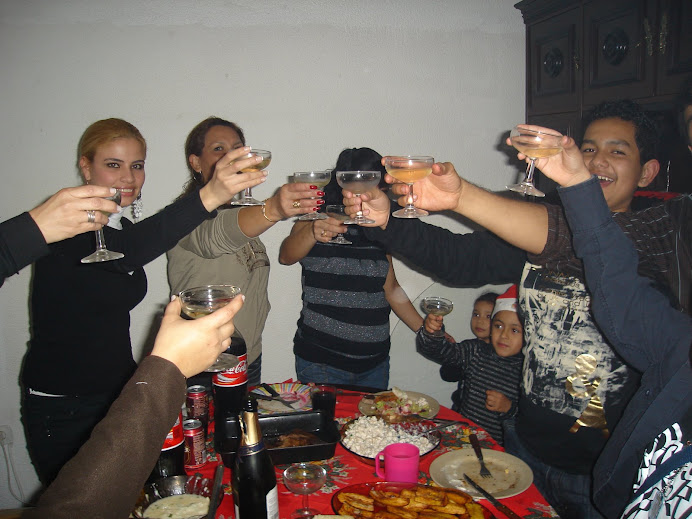 brindando para navidad la familia orihuela