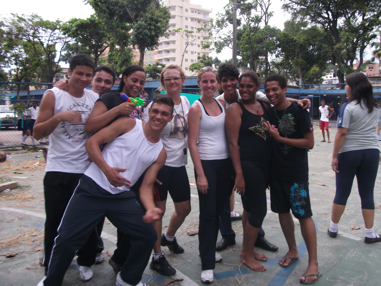 INSTITUTO DE EDUCAÇÃO GOVERNADOR ROBERTO SILVEIRA PAINTBALL NA QUADRA