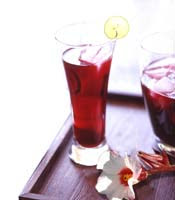  Rosela telah usang digunakan sebagai minuman tradisional yang dinamakan Karkadeh dan merup Teh Rosela Merah Untuk Mencegah Penyakit dan Penuaan Dini
