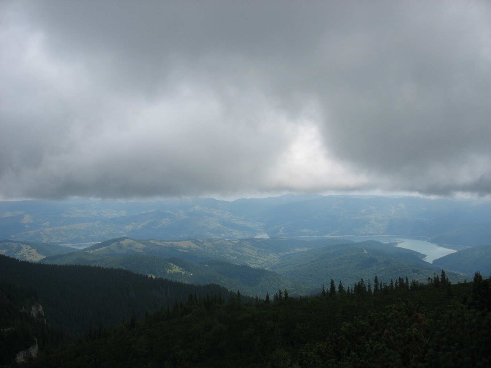 România mea! Izvorul Muntelui Jgheabul cu Hotar Cabana Dochia