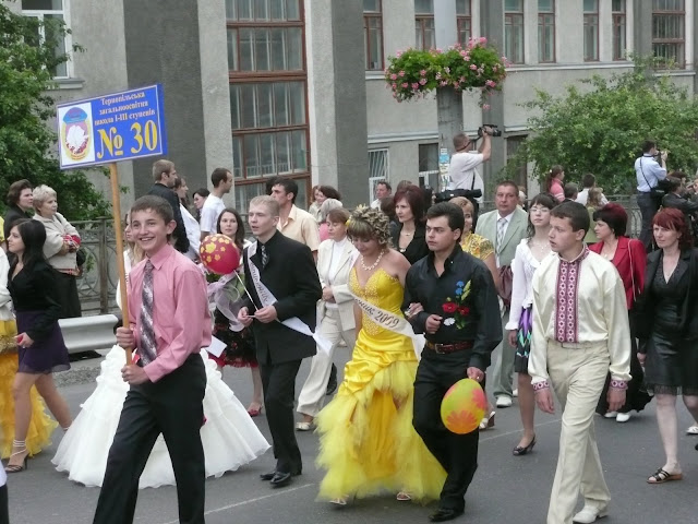 High School Graduation Ternopil Ukraine 2009 Parade Of Graduates School 30