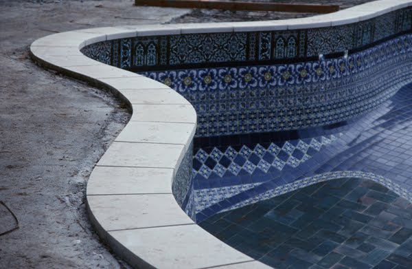 curved limestone pool coping